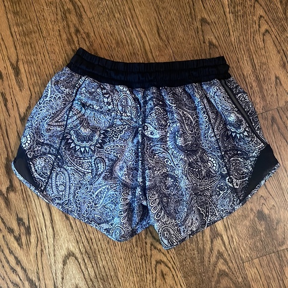 LULULEMON: SHORTS - Picture 2 of 3